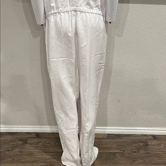 Elegant White Sleeveless Jumpsuit - Picture 7 of 7
